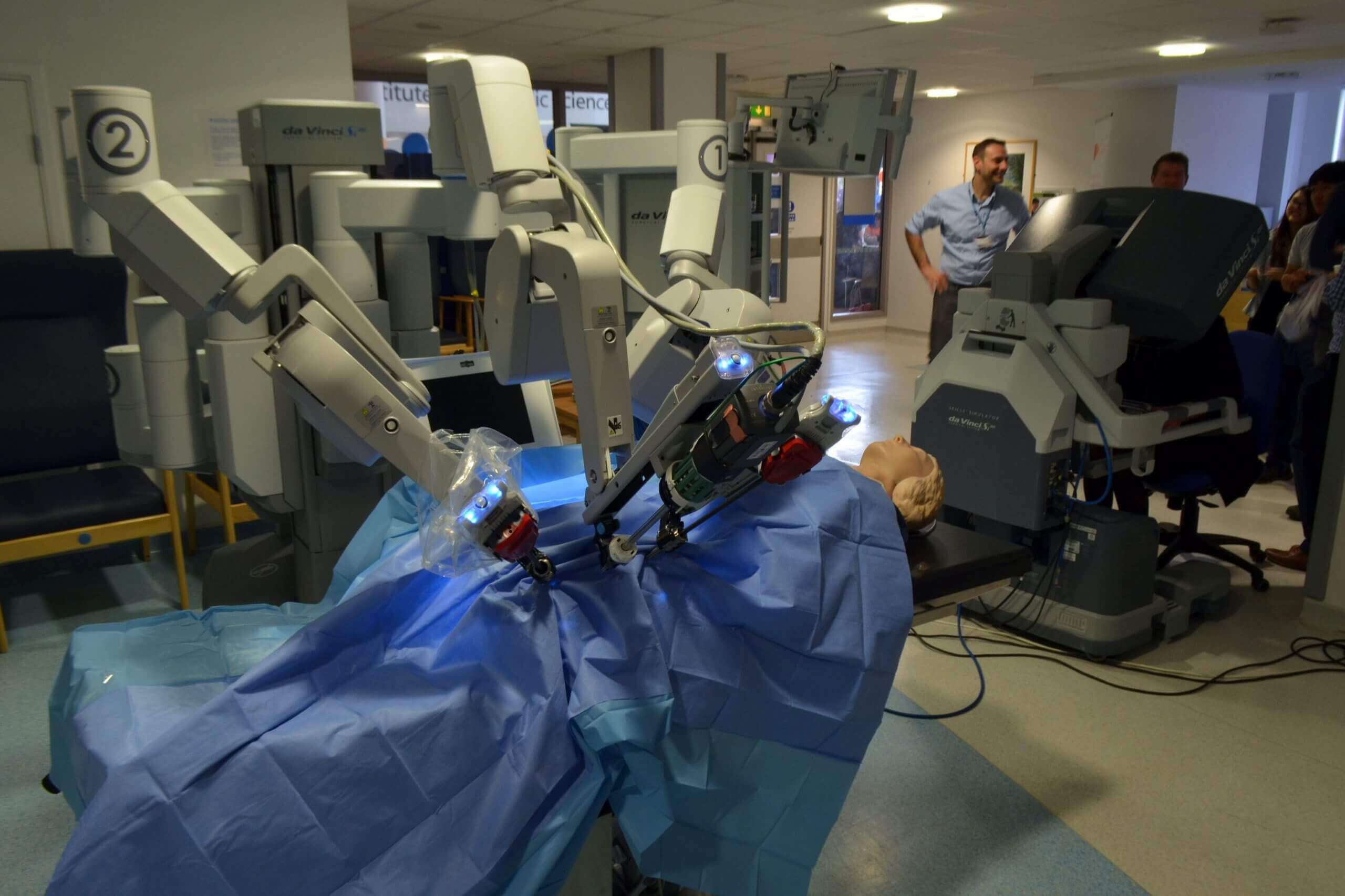 Robots-Medicaux-Robotique-Robotics-Medicine-Medical-Medical-Medecin-Medecine-scaled-1